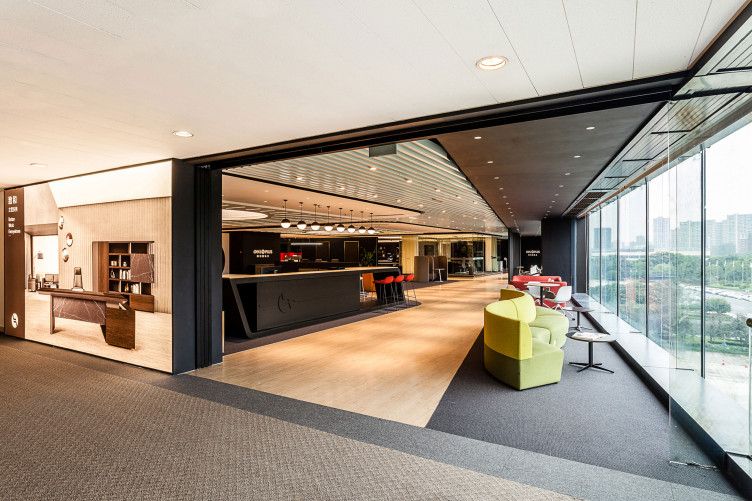 Deli PLUS Showroom
